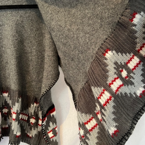 Splendid - Aztec Poncho O/S Women's Knit Cape - Grey/Red - Western - Wool Blend - Picture 8 of 10